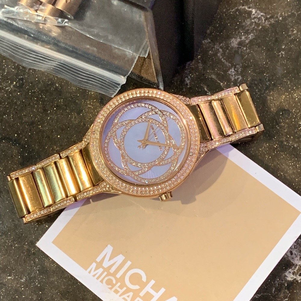 Michael Kors Rose Gold Watch - Picture 2 of 3